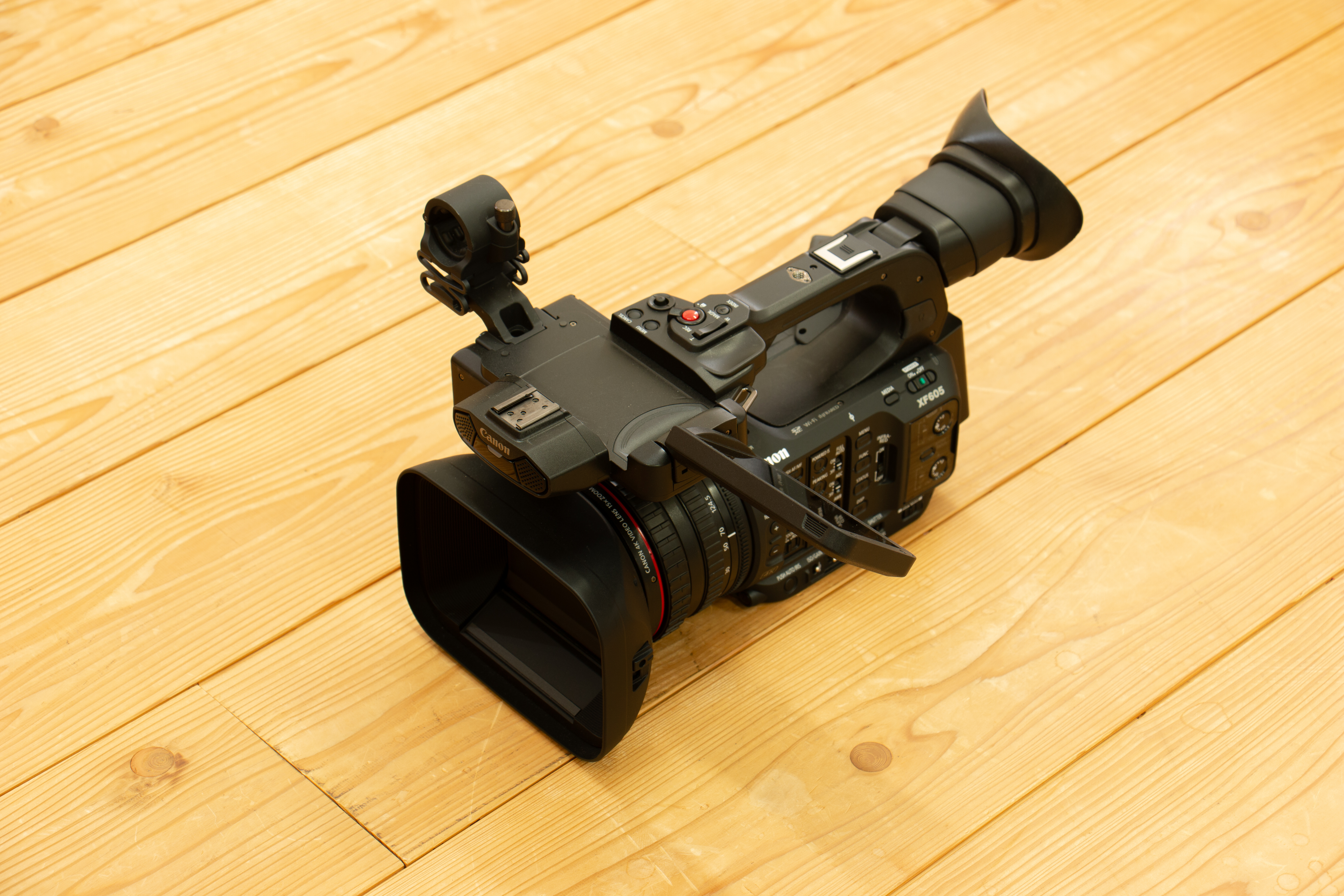CANON XF605